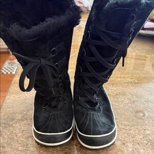 Sorel snow boots black size 9.5